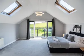 Stalybridge Sanctuary - Luxe Hot Tub Retreat - Image 2