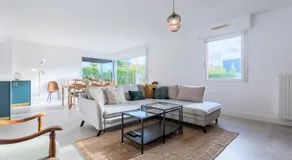 Beautiful 4 bedroom house with parking and garden - Image 2