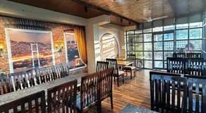 Hotel Royal Suites - Image 3