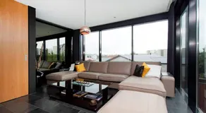 Sunny and Spacious Luxury House - Image 3