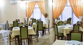 RHC Royal Hotel - Image 2