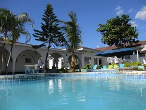 Blue Lagoon Lodge Blantyre - Image 2