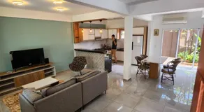 Amplia y Moderna Casa, en inmejorable ubicación - Image 3