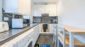 Comfortable 2 Bedroom On Tower Bridge - Image 3