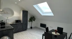 Modern London Apartment near Tottenham Stadium - Image 3