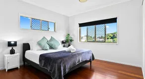 Coastal Bliss - 6 Beds Holiday House - Image 2