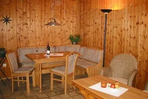 Appartamento con terrazza e giardino - Image 2