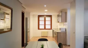 Tres Puentes Anguiano Apartamentos y Hostal - Image 2