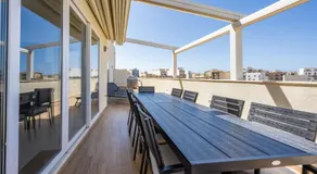 Designer Luxury Penthouse with Private Pool & BBQ - Image 5