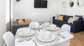 Apartment 5 Blue Bridge Court - Image 2