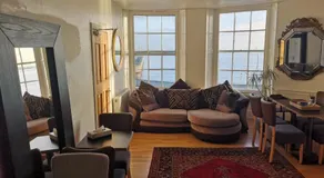 Flat next to port and cliffs with parking - Image 3