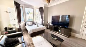 Immanuel House - Modern Luxury Victorian Home 1872 - Free Parking & SuperFast Fibre Optic WiFi - Image 2