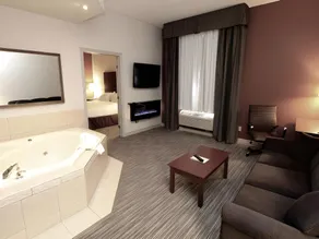 Best Western Plus 1000 Islands Hotel & Suites- Newly Renovated - Image 4