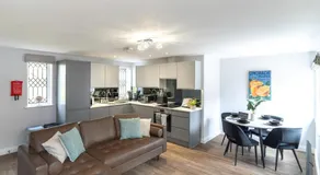 Redwood Escape Stylish New Forest Stay Sleeps 4 Near Paultons Park - Image 2
