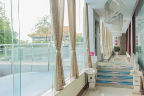 JingHang Holiday Hotel - Image 4