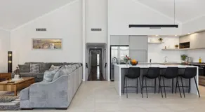 Luxury Riverside Escape with Private Jetty on the Murray River - Image 3