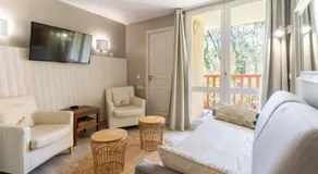 Appt 6 pers avec piscine couverte tennis et parking privé gratuit 117 - Image 2