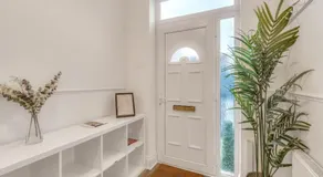 JUNGLE HOT TUB, games room, near eateries, micro brewery, pubs, beauty salons and boutique shops, Argyle, free Netflix, in the heart of Plymouth - Dogs welcome - Hosted by Absolute Accommodation Plymouth - Image 5