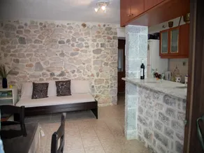 House in Pyrgos Dirou near Halikia Beach - Image 5