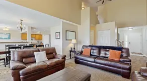 Roomy townhouse with full kitchen private hot tub & patio - near skiing - Image 3