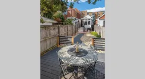 Stunning- The Nautilus Bungalow Cowes IOW - Image 3
