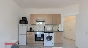 2 Bedroom Flat in the heart of Southend Sleeps 6 - Pass the Keys - Image 4