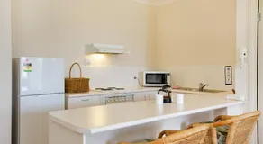Tropic Towers Apartments - Image 4
