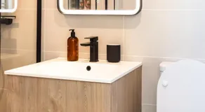 Square 32 Luxury Shipping container - Image 2