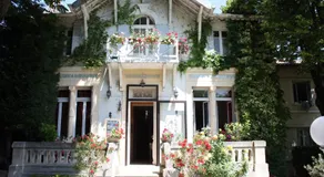 Hostellerie Le Chalet Fleuri Saint-Rémy-de-Provence - Image 3
