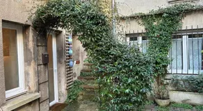 Logement paisible dans une jolie cour intérieure - Image 4