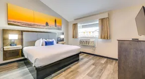 1 MI to Lighthouse Beach: Sleek Studio Apt - Image 2
