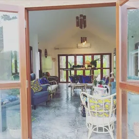 The Little White Bird Traveler Hostel - Image 5