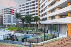 Macquarie Cozy Nest 2BR with Pool Near Train Shopping - Image 3