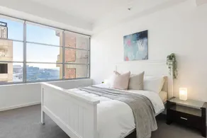 A Spacious 2BR Apt with an Amazing View Over Darling Harbour - Image 2