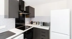 Modern 2-Bedroom Apartments with Free Parking in Leamington Spa - Image 5