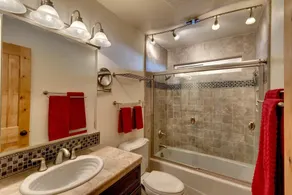 Tall Pine Chalet 3 Bedroom Home - Image 4