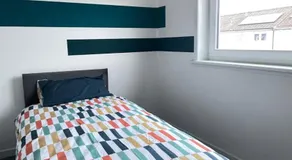 Modern 3Bed home near airport with free parking - Image 5