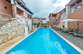 Family friendly stay with pool and game room - Image 3