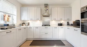 Telford - Priorslee, Spacious Double Room on a Newly built House, Free Parking, Free Wifi, Shared House & Shared Washroom - Image 2