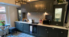 Hideaway Holiday Apartment - Image 3