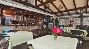 Bella Vista Hotel Studios & Apartments - Image 4