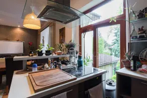Modern house in central with pool - Image 4