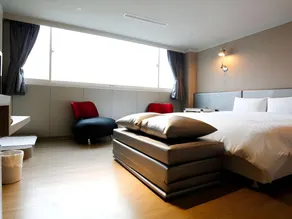 HengChang Business Hotel - Image 2