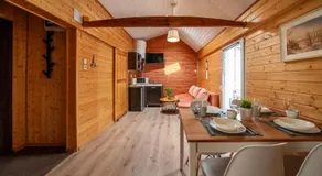 MAX Apartamenty - Pokoje - Domki - Restauracja - Basen - Image 2