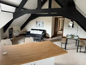 Cozy 2 Bed Flat in Town Centre - Image 2