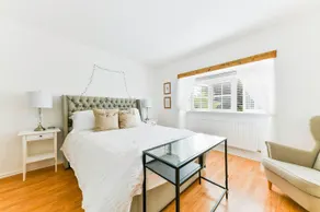 Exquisite Manor House in Surrey Hills - Image 2