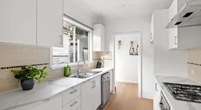 Modern Single Room in Botany - Mins to Airport - Shared Bathroom - Image 3
