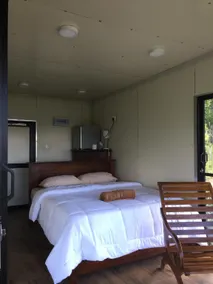 Unique cabin offering tranquil vistas - Image 2
