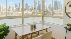 New Farm Studio Pool, Gym & Skyline Views - Image 2