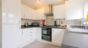 Wavendon House • Sleeps 6 • Driveway Parking • Garden • Fast Wifi • Smart TV • Yoko Property - Image 4